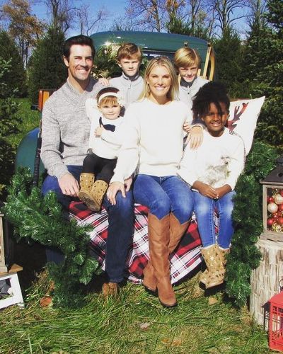Picture of Heidi Strobel with her husband Cole Hamels and four of her children. 
